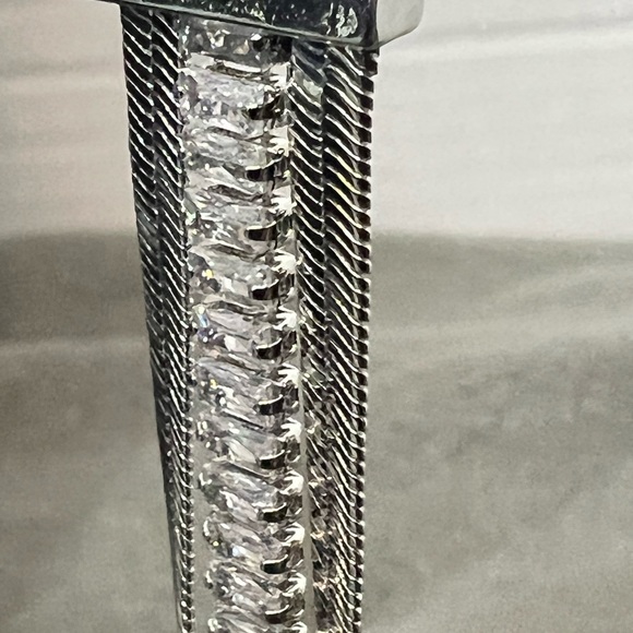 Glamorous Necklace and Earrings set. - Picture 7 of 9